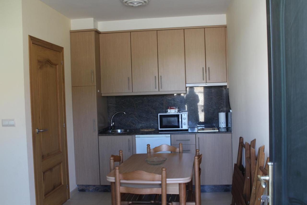 פוברה דו קאראמינל Apartamentos Outeiro מראה חיצוני תמונה